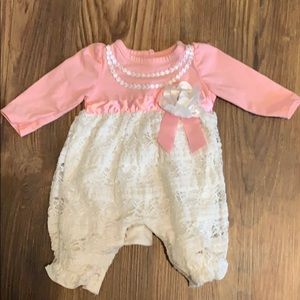 Nannette Baby size 0-3M outfit.